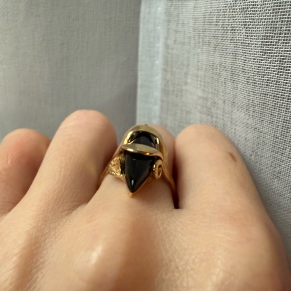 Vintage Solid 14k Yellow Gold 
Marquise Black Onyx Ring 5.4 Grams Size 6 1/2. - Picture 5 of 6
